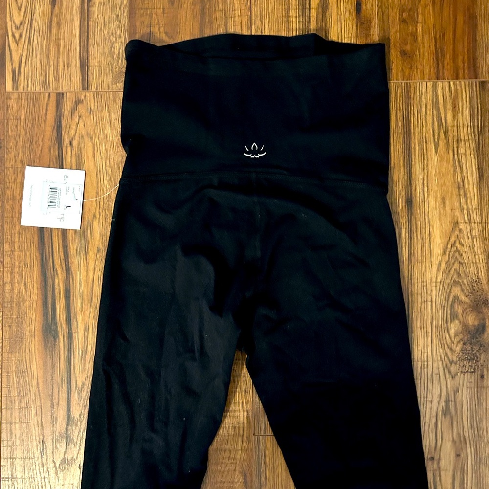 Beyond Yoga Maternity Yoga Pants Sz Large NWT